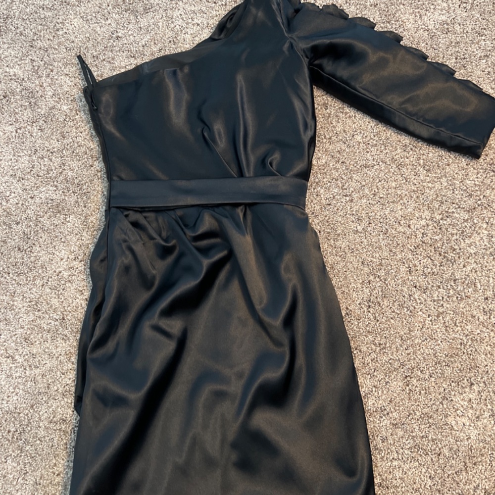 Dress - Picture 3 of 4